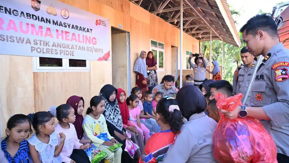 Mahasiswa Sekolah Tinggi Ilmu Kepolisian Gelar Pengadian di Huntara Tangse 