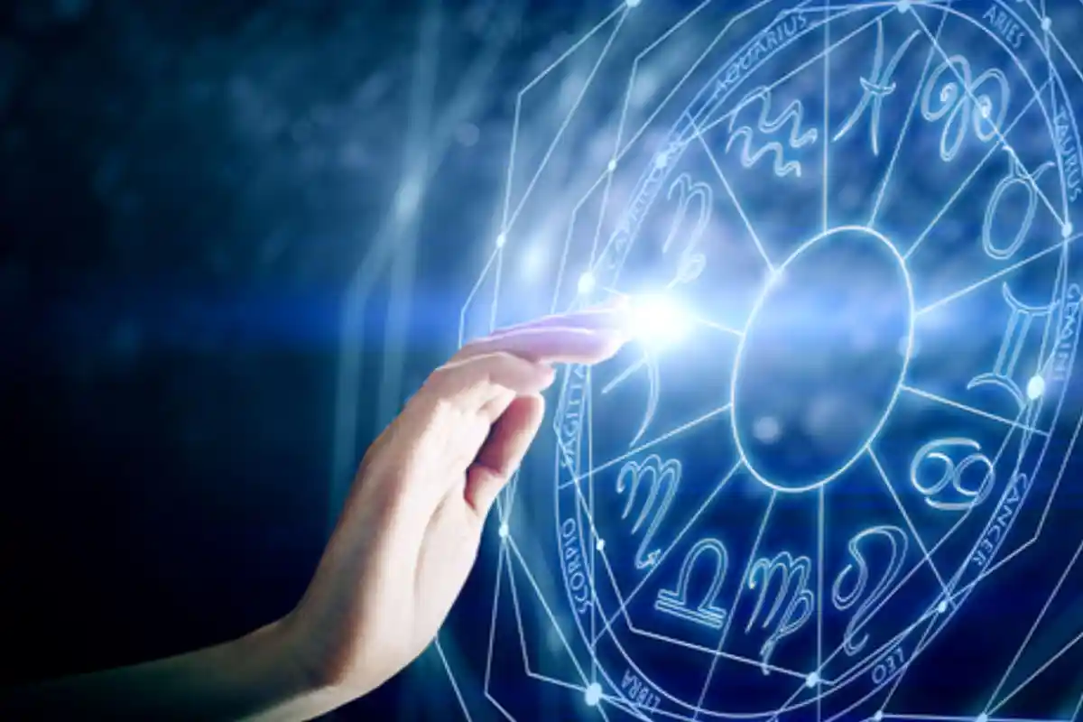Ramalan Zodiak atau Horoskop Besok Selasa 9 Juli 2019, Sagitarius Bikin Iri Teman