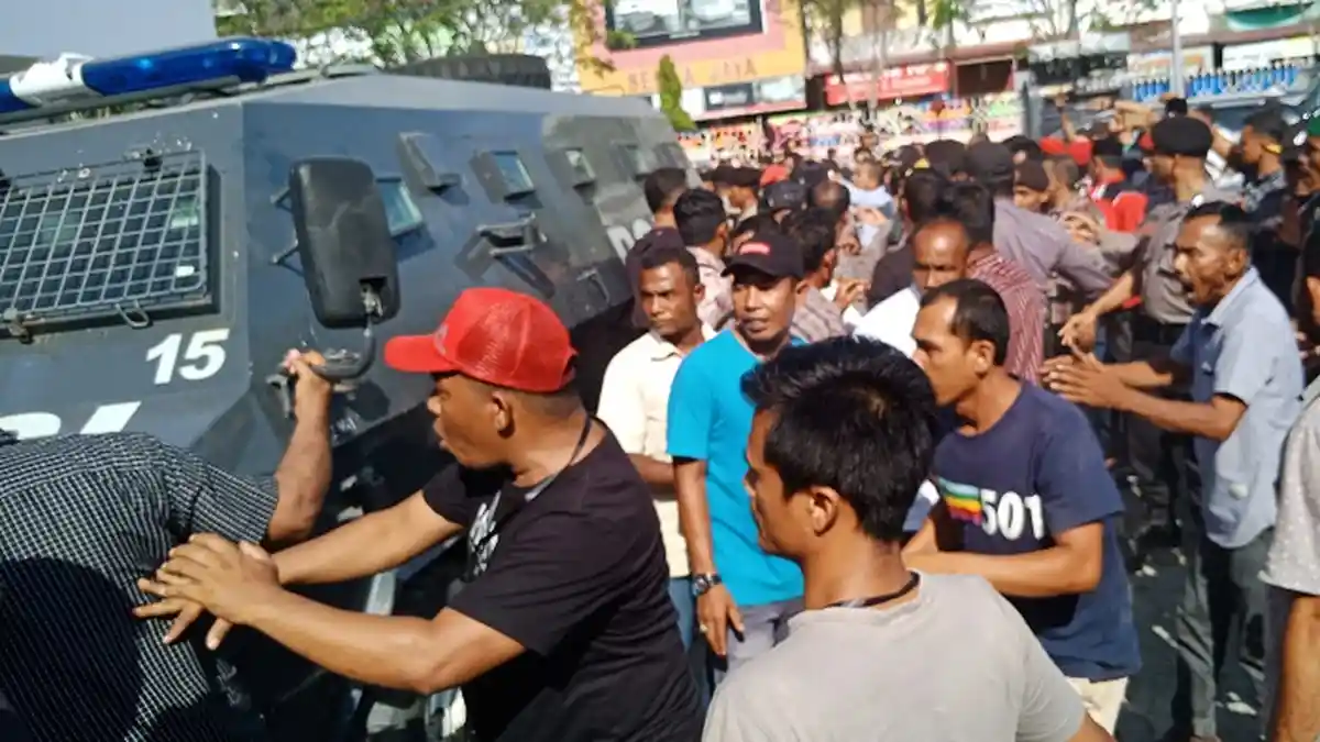 Petinggi PA Diamankan Dengan Mobil Barakuda Polisi Saat Menuju Lokasi Muswil