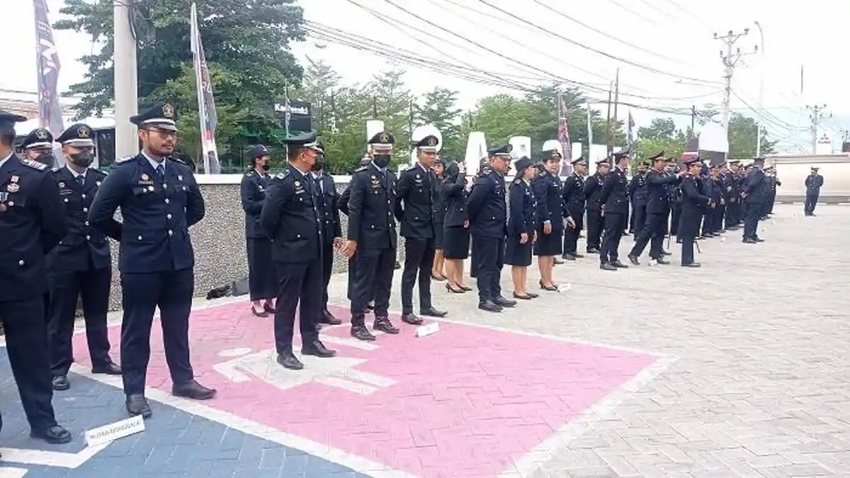 Peringati Hari Bhakti, Imigrasi Palu Gelar Upacara Hingga Potong Tumpeng
