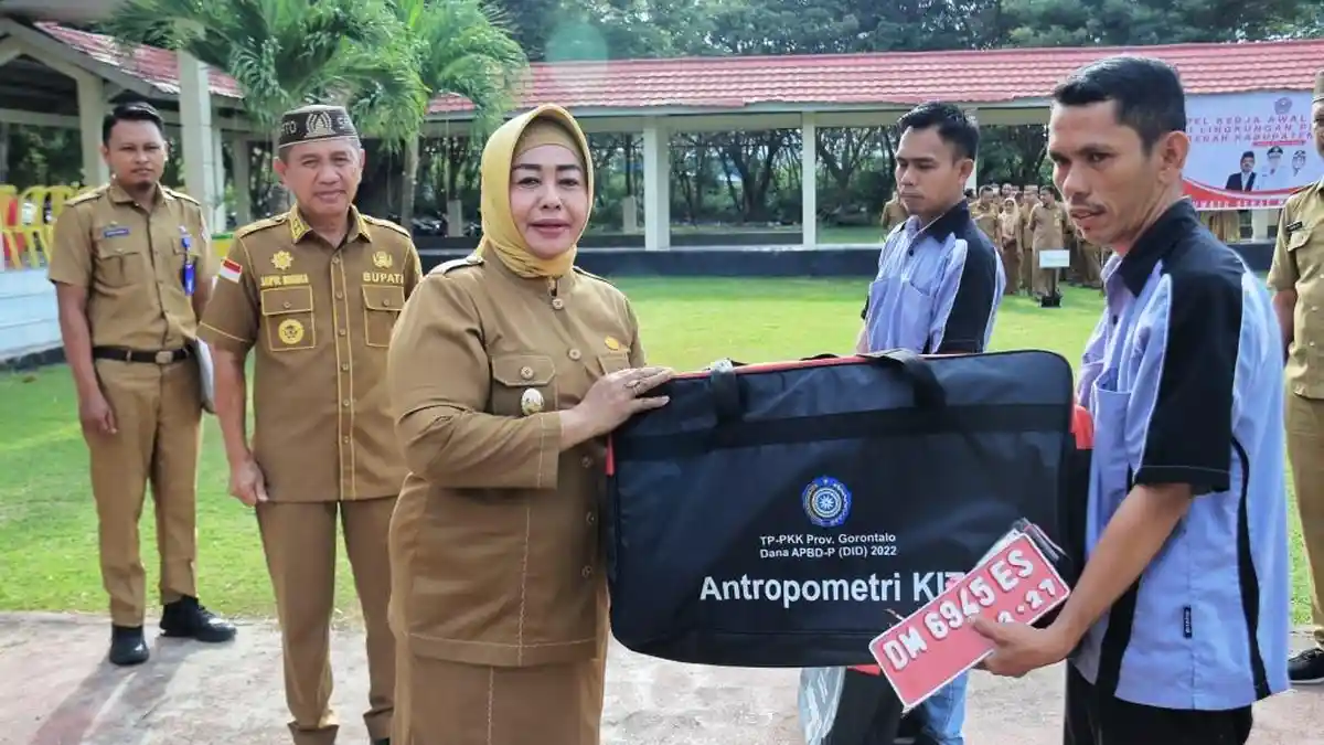 Dua PKK Desa di Pohuwato dapat Bantuan Motor VIAR dari Provinsi