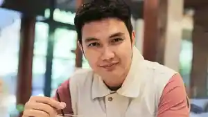 Aldi-taher-jualan-burger.jpg