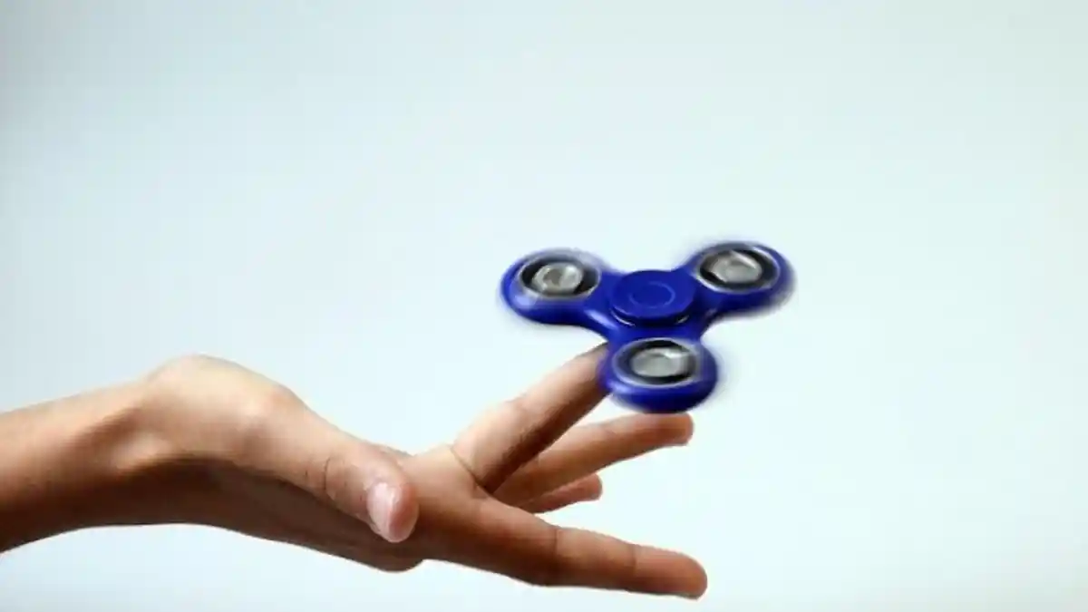 Mainan Anak yang Sedang Populer 'Fidget Spinner' Dinyatakan Bahaya, Ancam Keselamatan Anak, Mengapa?