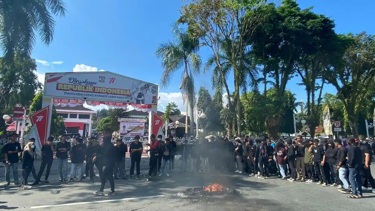 BREAKING NEWS Mahasiswa di Balikpapan Demonstrasi Lagi, Tolak Harga BBM Naik
