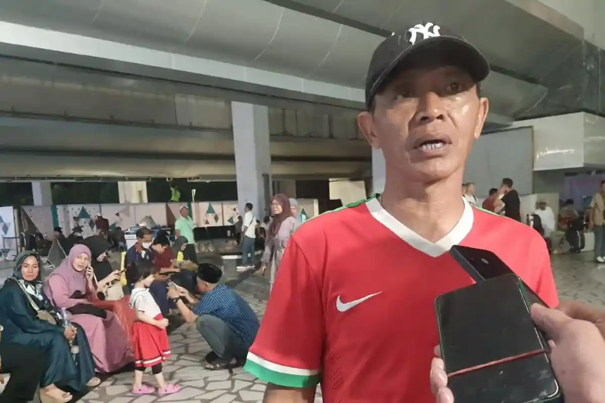 Bawa 13 Orang, Ayah Beckham Jauh-Jauh Datang ke Bandara Soekarno-Hatta Sambut Timnas Juara SEA Games