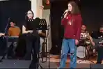 Suasana-Jamming-musik-di-Satu-Sisi-Kafe-yang-berada-di-Jalan-Untung-Suropati.jpg