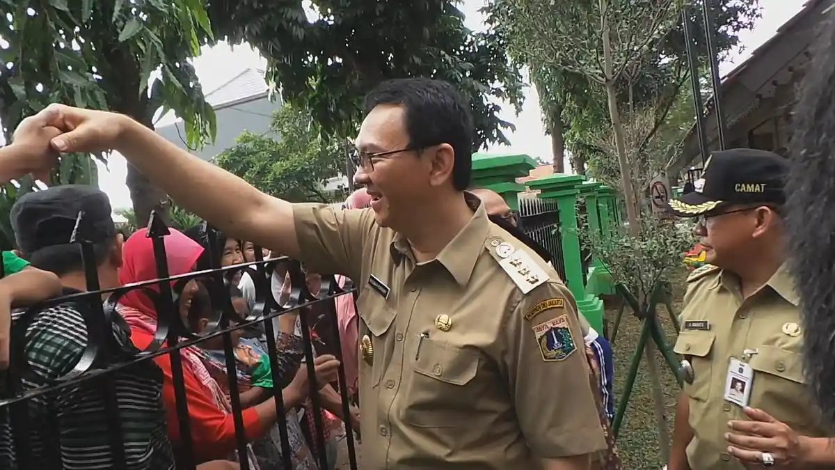 Ahok Puji Pak Jamal Tetap Kipas Sate Saat Teroris Beraksi di Thamrin