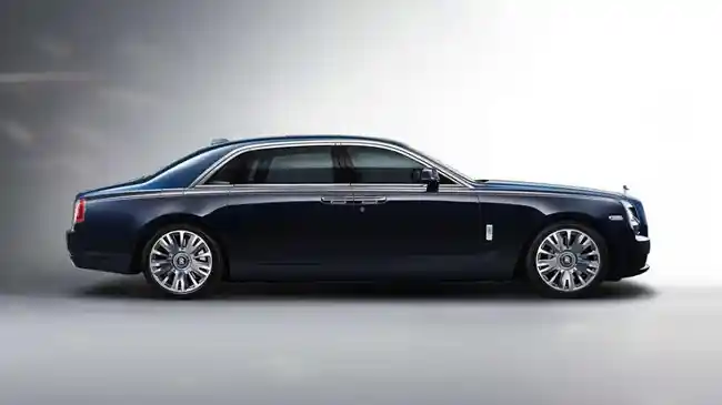 rolls-royce-ghost-ext-whbase-66l-mobil-super-mewah-produksi-inggris.jpg