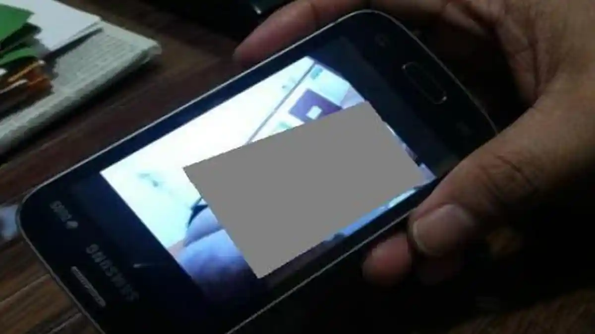 SAM Si Pemuda 17 Tahun Ditangkap, Polisi Temukan 15 Video Mama Muda yang Direkam saat sedang Mandi