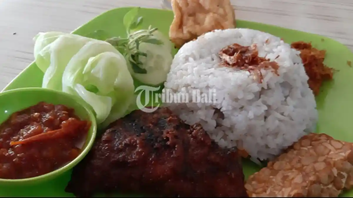 TRIBUN WIKI - Gak Perlu Pergi ke Jakarta, Ini 10 Warung Nasi Uduk di Kota Denpasar