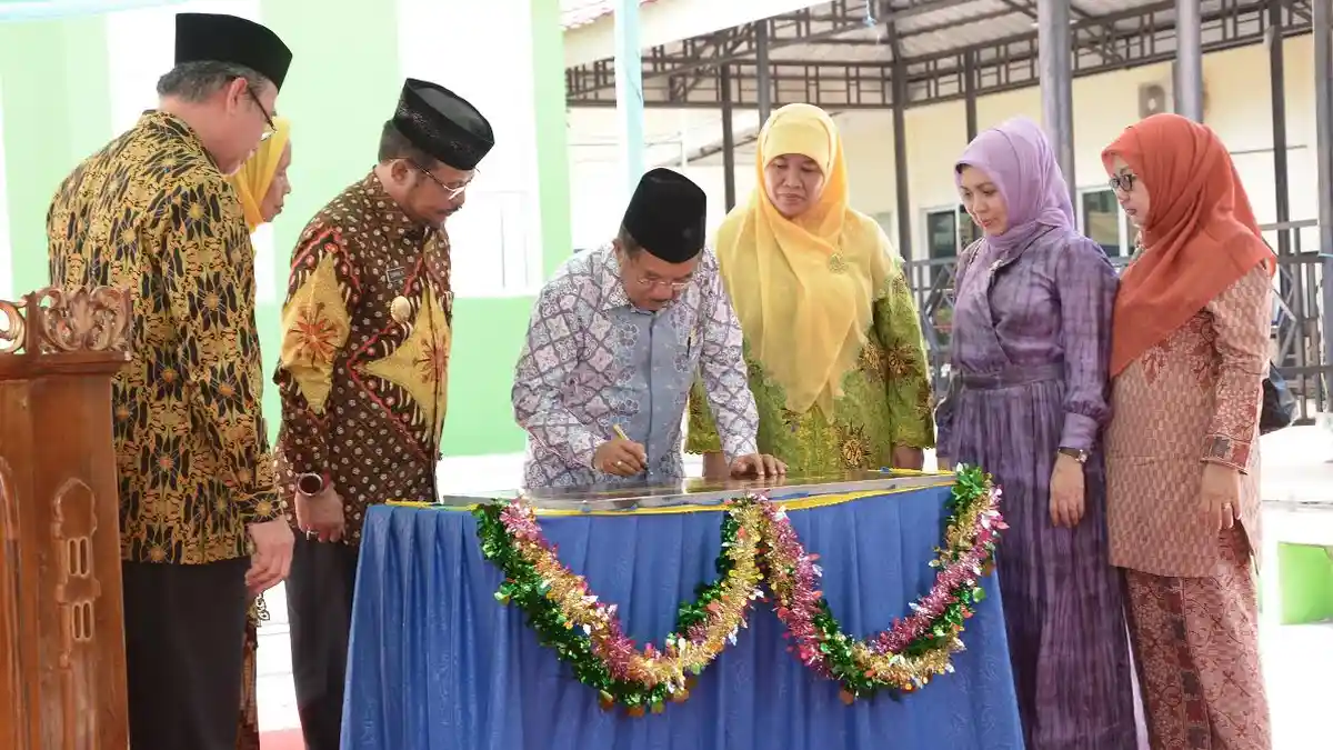 Jusuf Kalla Resmikan Masjid Pesantren Ummul Mukminin Aisyiyah Makassar
