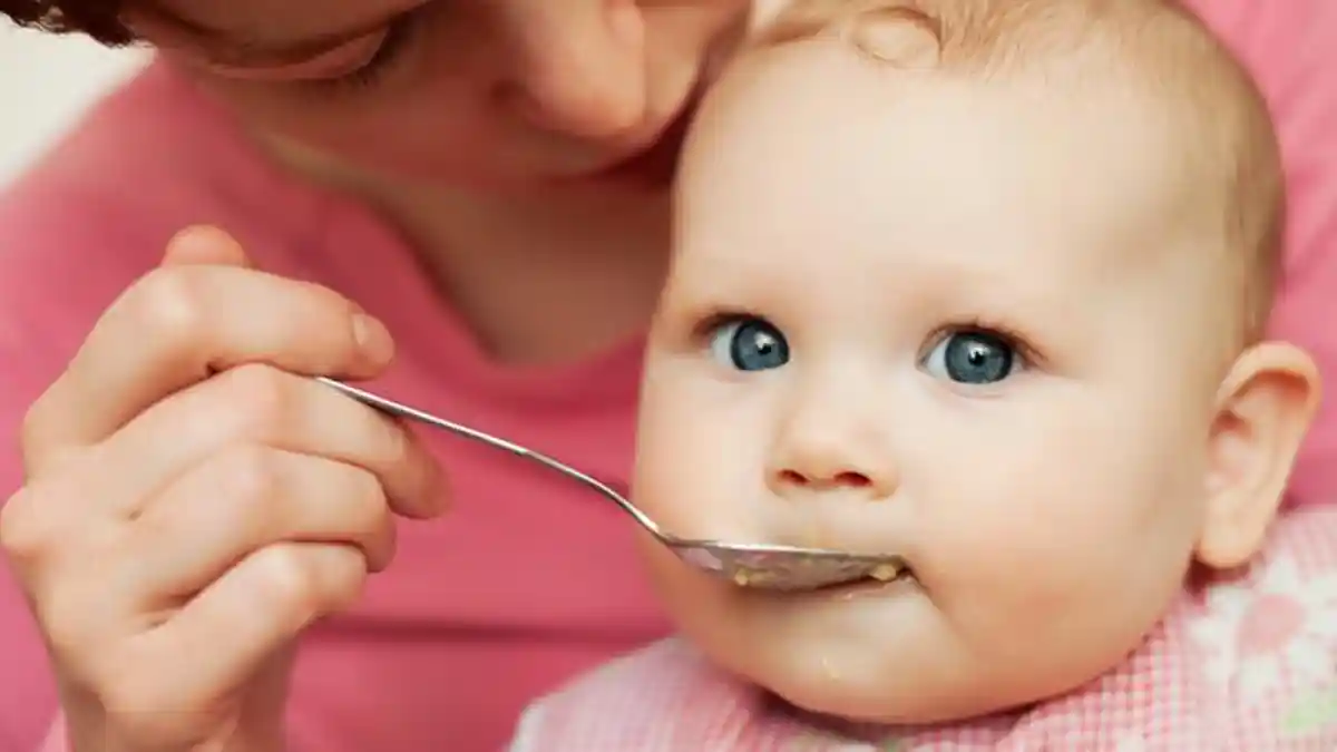 TRIBUNWIKI: Kapan Bayi Siap Makan? Ini Penjelasan Dokter Spesialis Anak