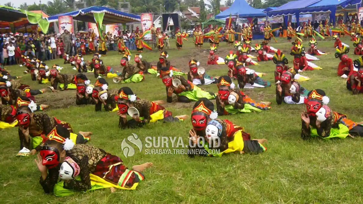 Launching Desa Wisata, Sang Penari Malah Tergelincir ke Dalam Lubang