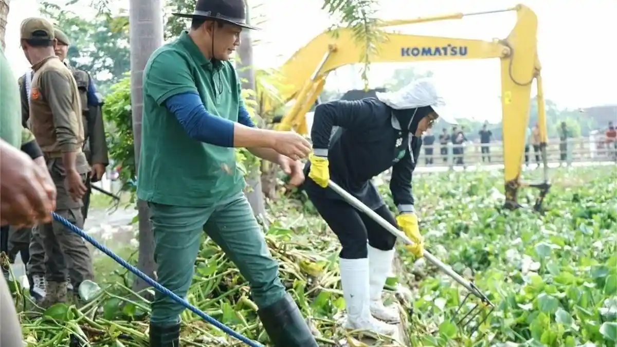 Plt Bupati dan ASN Sidoarjo Ramai-Ramai Jihad Rawat Sungai di Candi Pari