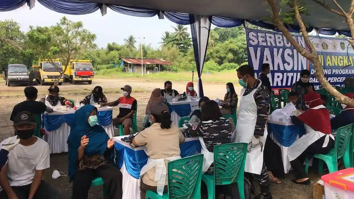 TNI AL Sasar 2.000 Warga Pesisir Pandeglang Untuk Divaksinasi