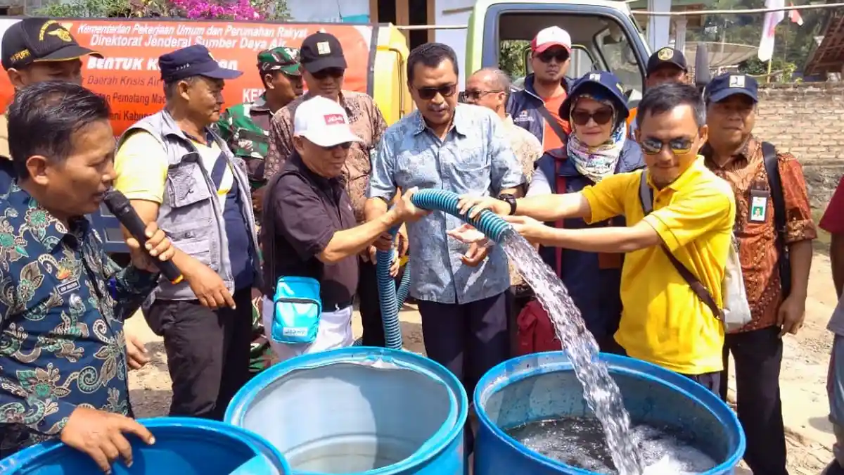 Warga Dua Dusun di Bakauheni Terima Donasi 5 Tangki Air Bersih