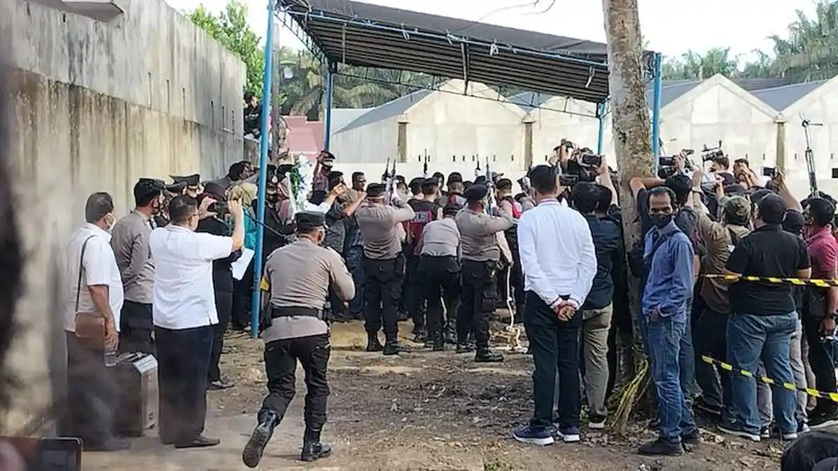 Istri Ferdy Sambo Keberatan Pemakaman Ulang Brigadir J Secara Kedinasan, Ada Apa?
