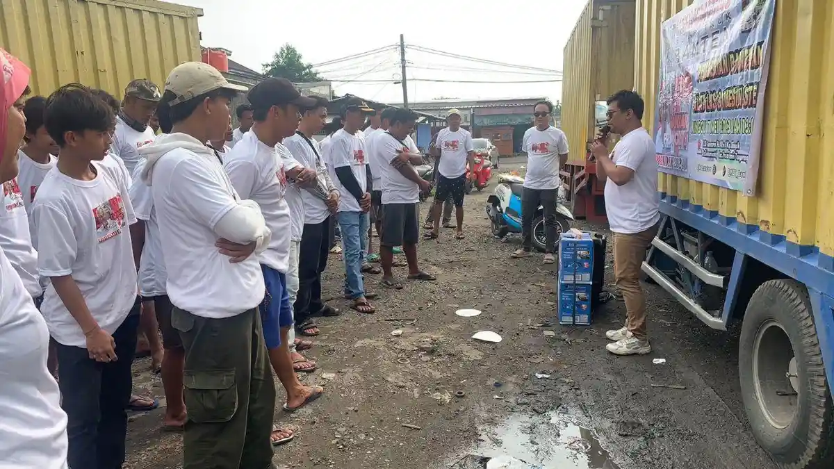 KST Jalin Silaturahmi dan Berikan Bantuan untuk Komunitas Sopir Truk di Tangerang