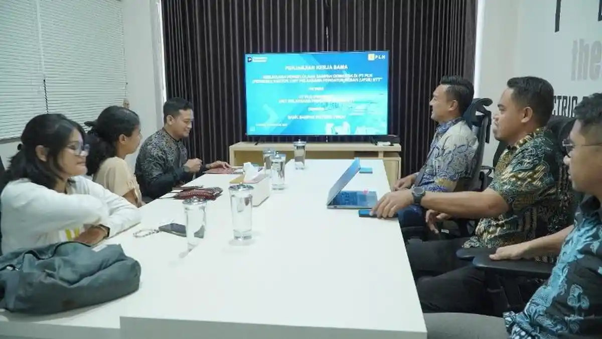 Sinergi PLN UP2B NTT dan Bank Sampah Mutiara Timor: Mengubah Sampah Menjadi Berkah