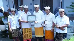 Dukung-Pelestarian-Adat-Wabup-Badung-Apresiasi-Semangat-Gotong-Royong-Krama-Puri-Punggul.jpg