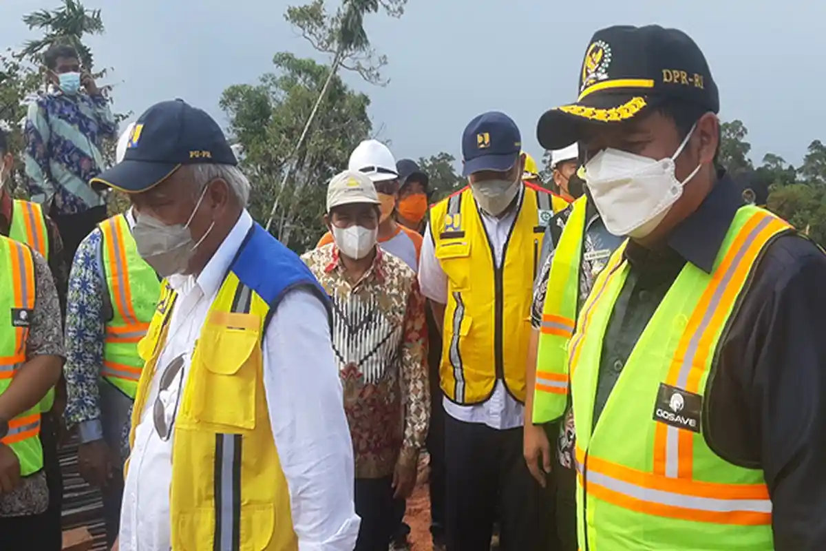 Menteri PUPR RI Tinjau Progres Pembangunan dan Wilayah Terdampak Banjir di Kabupaten Melawi