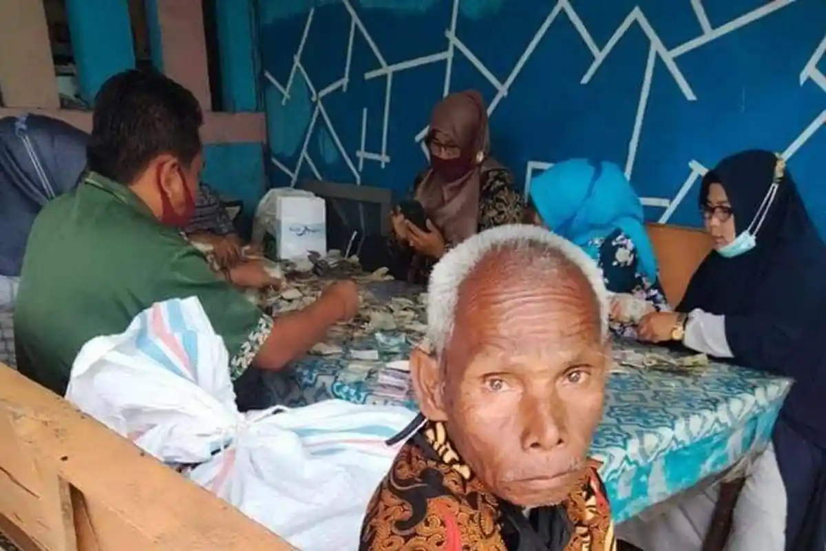 Jadi Tukang Cuci Piring Sejak 1990, Kakek Biok Kumpulkan Hampir Rp 200 Juta dalam 9 Karung Uang