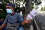 Jasa Penukaran Uang Mulai Ramai