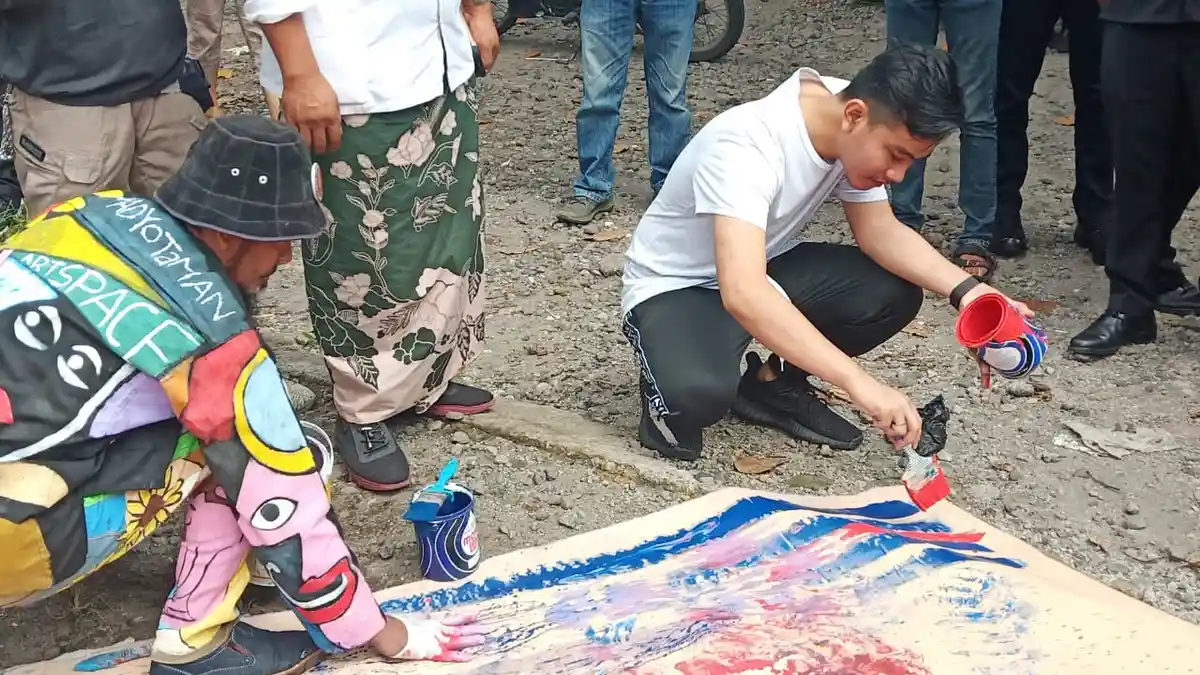 Tanggapi Sinyal Hasto soal Rekomendasi Jatuh pada Dirinya, Gibran akan Tunggu Pernyataan Resmi
