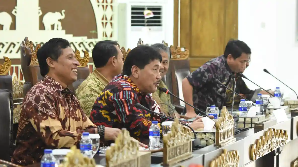 Satgas KPK Hadiahi Ketua DPRD Wiyadi Struk Belanja, Begini Pesannya