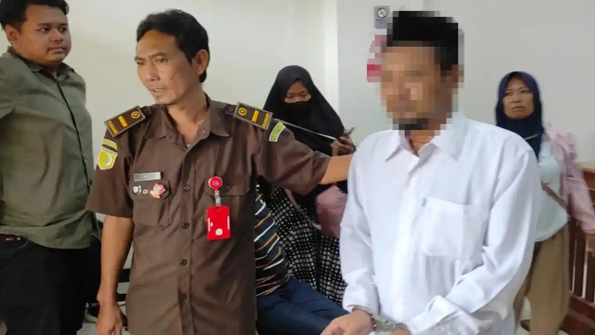 Pukul Kepala Teman Kerja Dengan Kunci Pas 27, Pekerja Scaffolding di Gresik Dihukum 2,5 Tahun