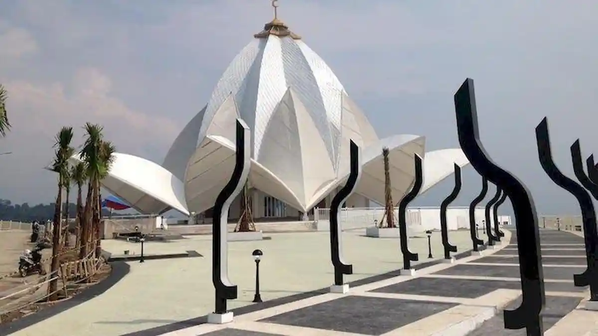 Masjid Al-Kamil, Ikon Baru di Jatigede Sumedang, Desainnya Mirip Bunga Teratai yang Mekar