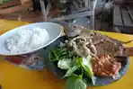 Daftar Menu Favorit di Kawasan Wisata Bendung Gerak Waru Turi, Kediri