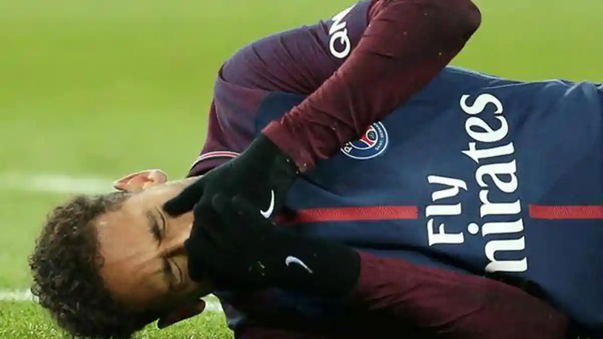 Kiper Tua Bayern Muenchen Gagalkan Peluang Emas PSG, Neymar Menangis