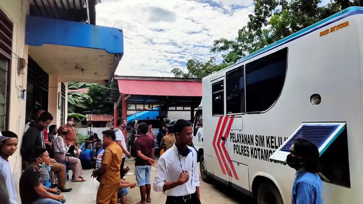 Mudahkan Pelayanan Pembuatan SIM, Warga Padati Mobil SIM Keliling di Polsek Kaidipang