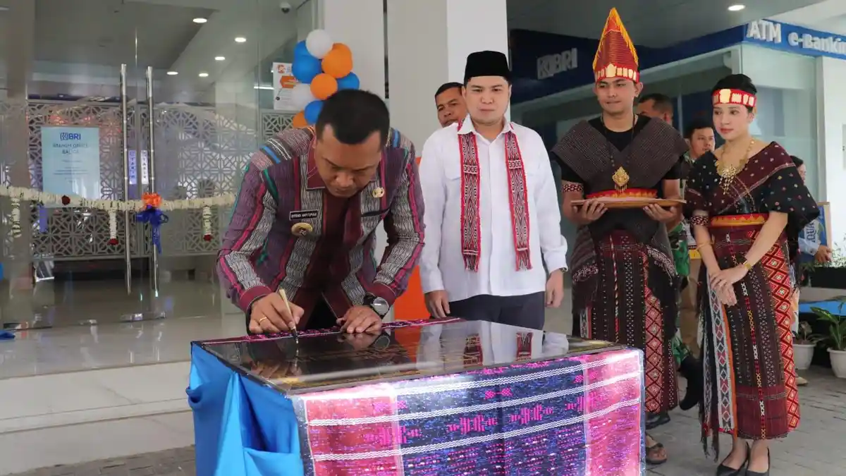 Bupati Toba Resmikan Kantor Baru BRI Cabang Balige