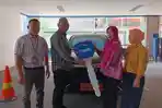 Serah-Terima-hadiah-mobil-Honda-BR-V-oleh-Inoe-Kurniawan.jpg