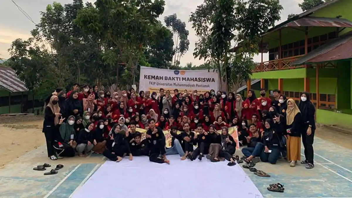 FKIP UM Pontianak Gelar Kemah Bakti Mahasiswa di Sambora Kecamatan Toho Mempawah