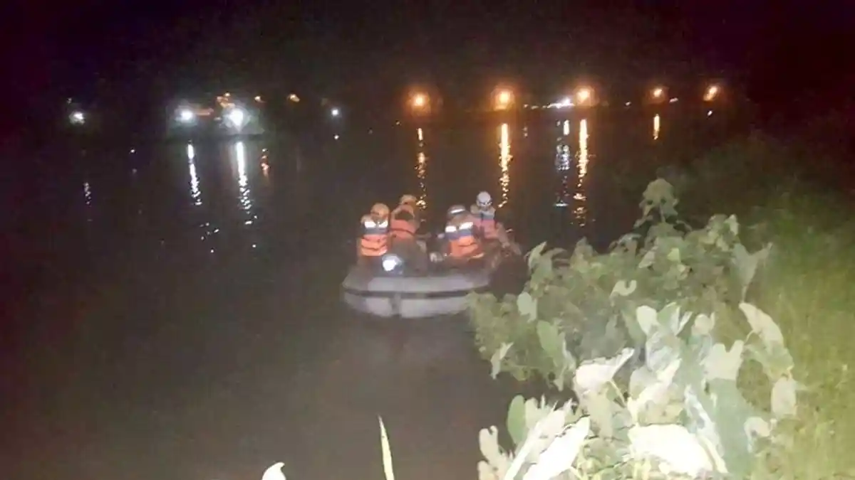 Sepmor Tercebur ke Sungai Brantas, 1 Tewas dan 1 Hilang