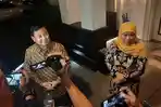 Prabowo-dan-Khofifah-temui-wartawan-usai-jamuan-makam-malam-di-Surabaya.jpg