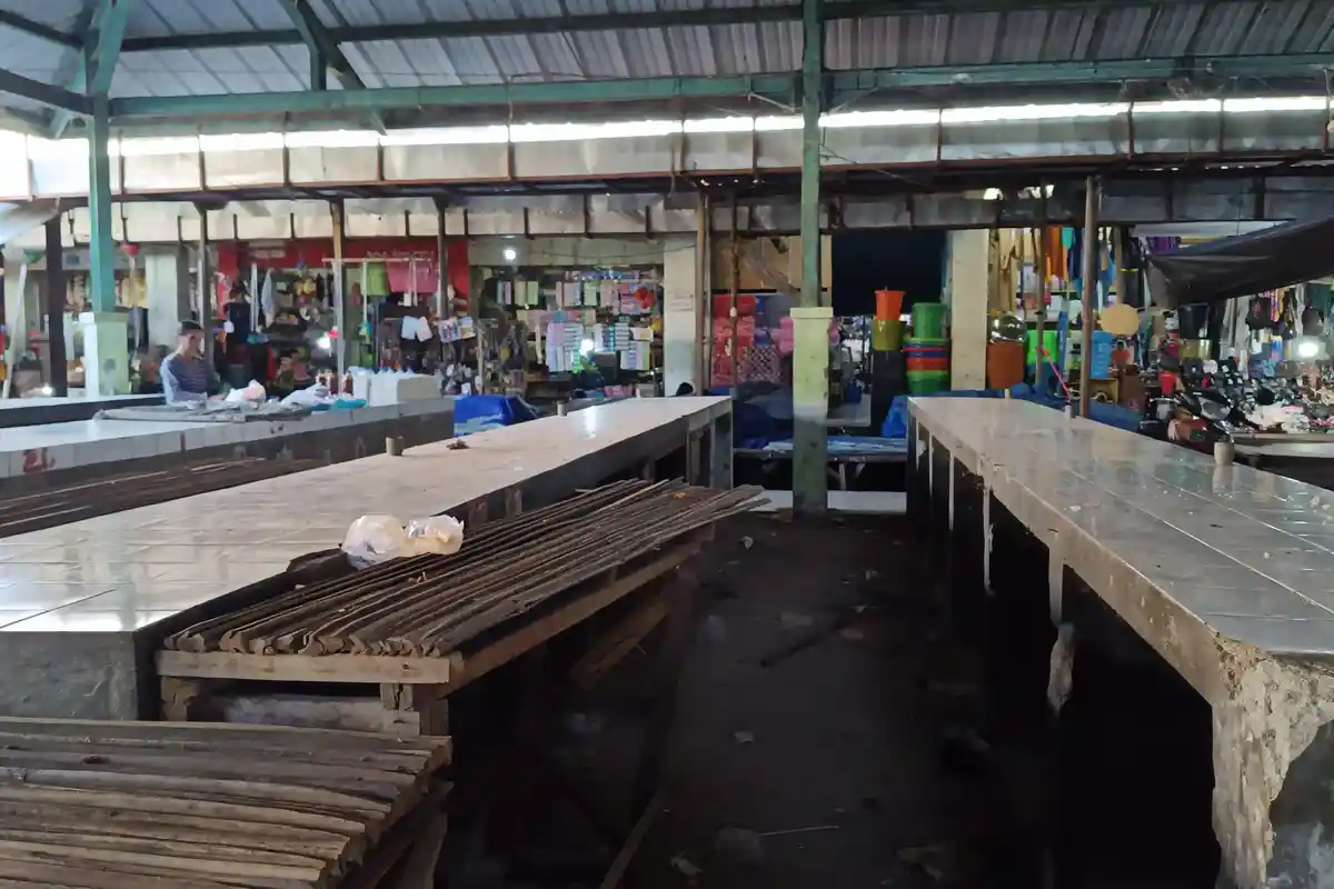 Kisah Pedagang Memilih Berjualan di Pinggir Jalan, 60 Lapak Pasar Baru Atambua Belu Mubazir