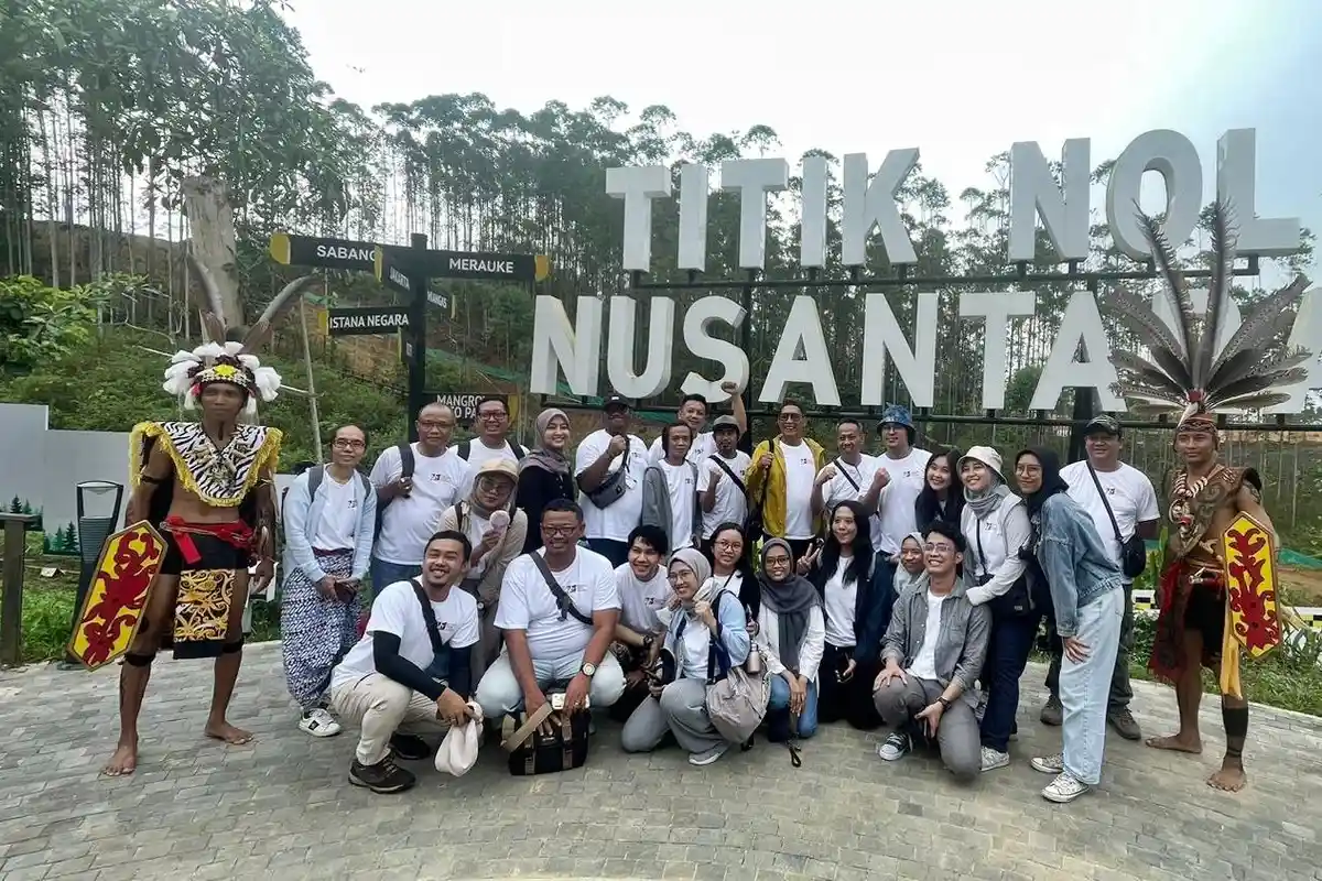 OJK Kunjungi IKN Nusantara, Menikmati Tarian Dayak hingga Singgah di Area Selayang Pandang
