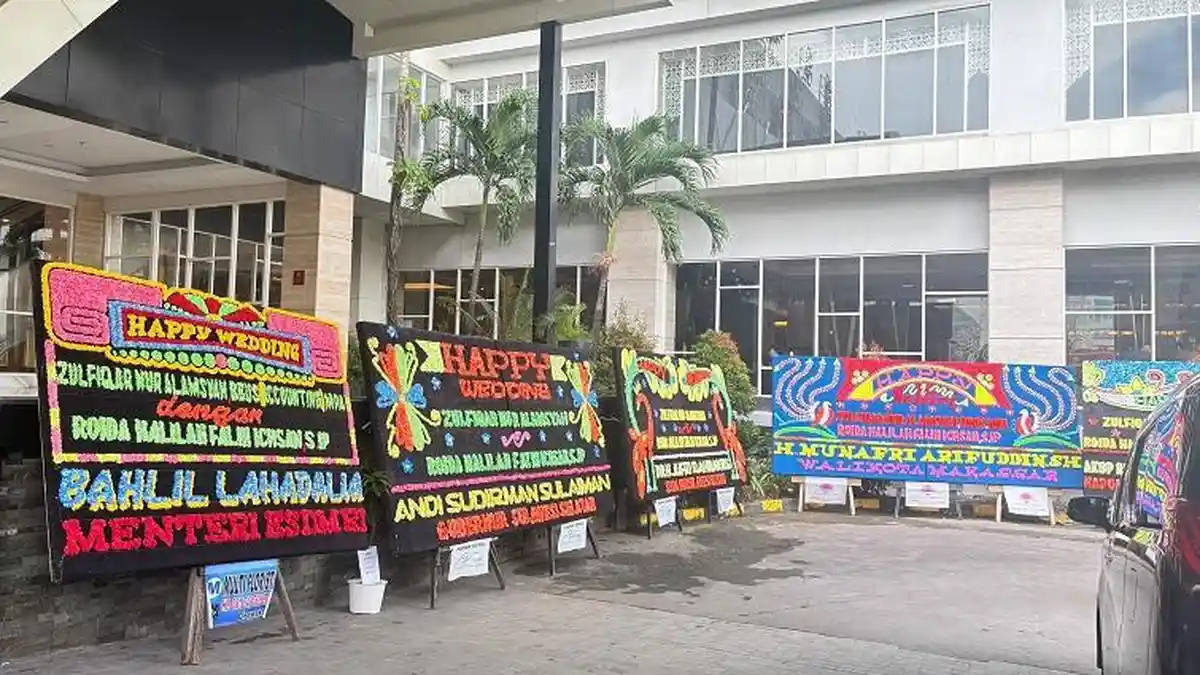 Karangan Bunga Bahlil dan Appi Hiasi Kawinan Anak Mantan Wali Kota Makassar
