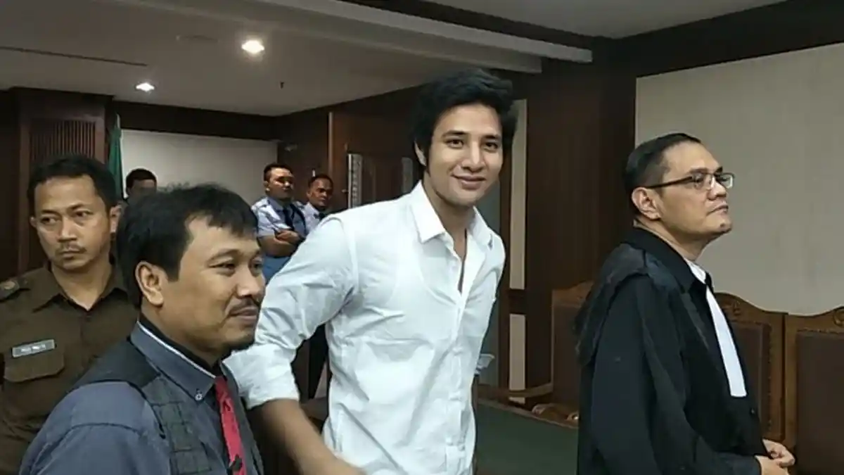 Ammar Zoni Kedapatan Jalan di Mal, Ini Klarifikasi Pengacara