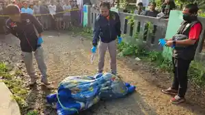 Cerita-jasad-wanita-di-pinggir-jalan-dibungkus-kasur.jpg