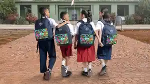 Telkomsel-Donasi-Tas-Sekolah-Pelajar.jpg