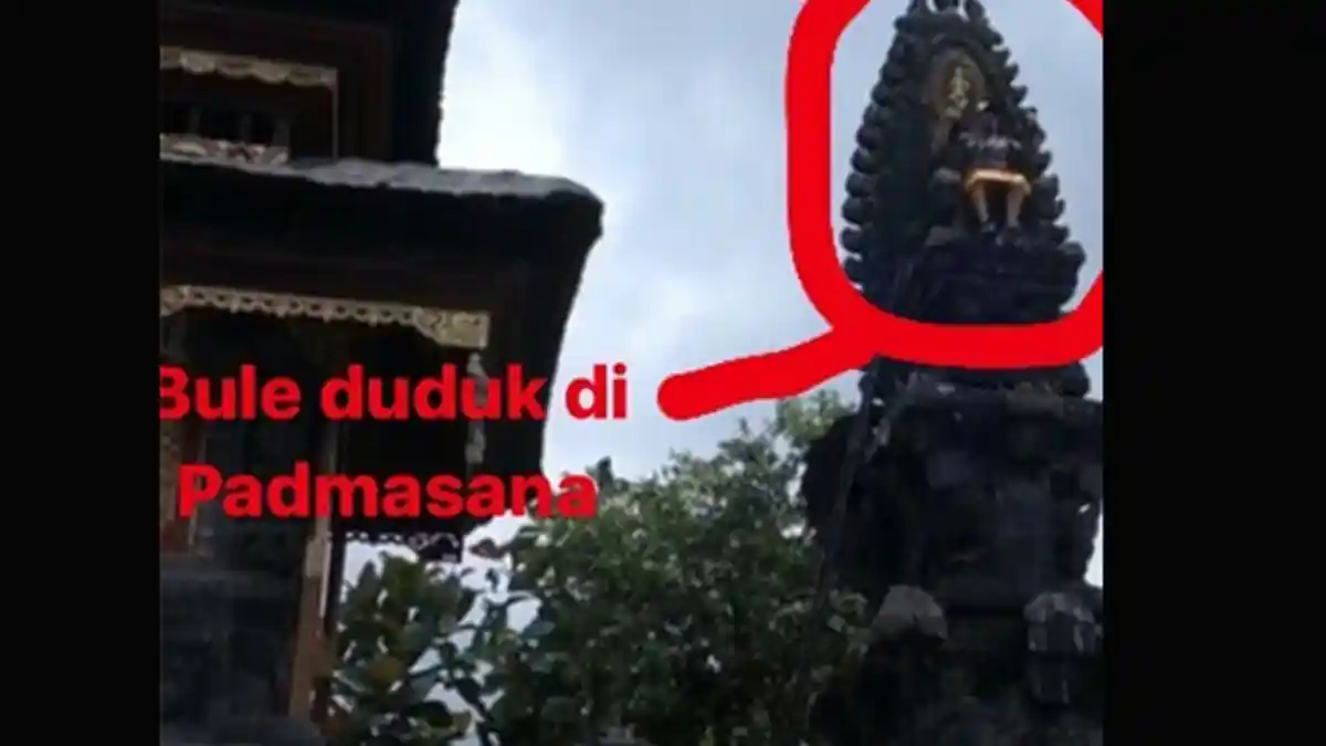 Bule Naik dan Duduk Padmasana Dianggap Melanggar Kode Etik Pariwisata