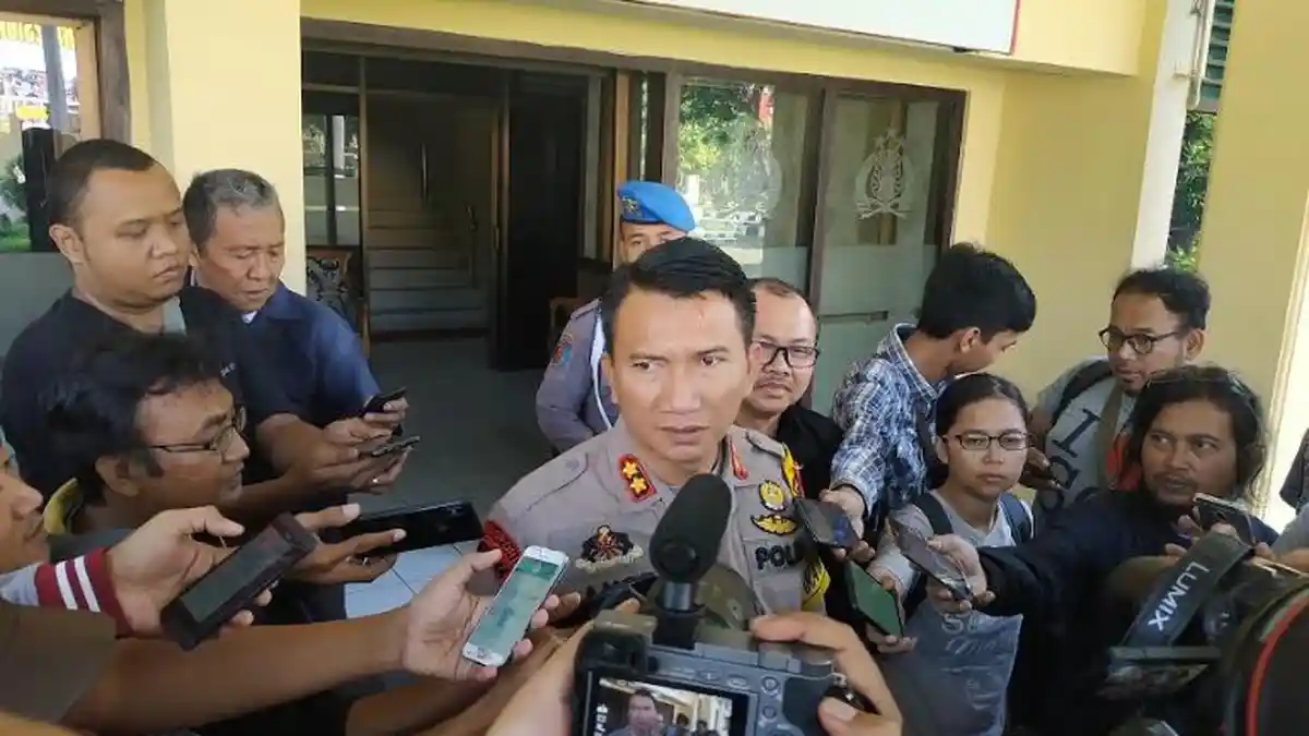 BREAKING NEWS - Polresta Solo Gelar Konferensi Pers Terkait Pos Polisi Fajar Indah yang Terbakar