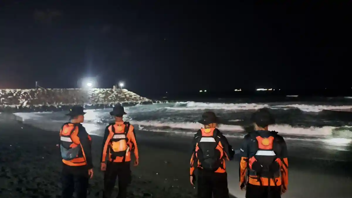 Kakak Adik Asal Tegalkamulyan Terseret Ombak Saat Bermain di Pantai Kemiren Cilacap