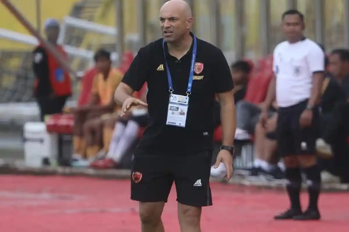 Bernardo Tavares Dibuat Meradang Soal Kepitusan Wasit & Permainan Persis yang Bermain Aman