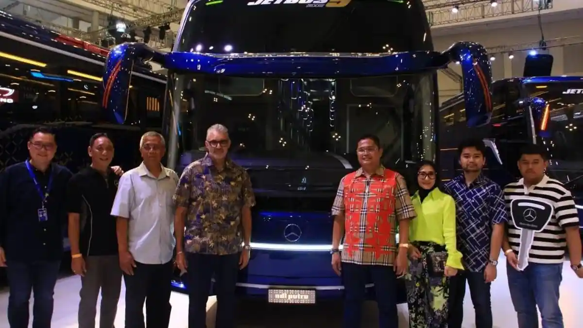 Karoseri Adi Putro dan DCVI Serahkan 3 Unit Bus Mercedes-Benz Jetbus 5 kepada Pembeli Pertama